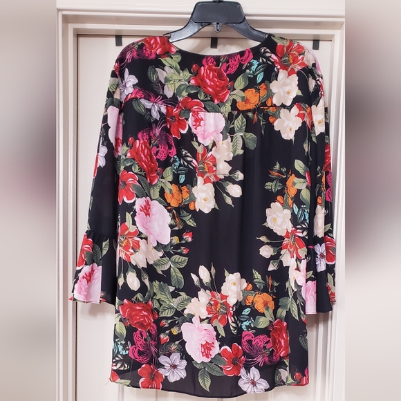 INC Wrap front blouse - Sz 3x - Floral on Black background - Picture 4 of 4
